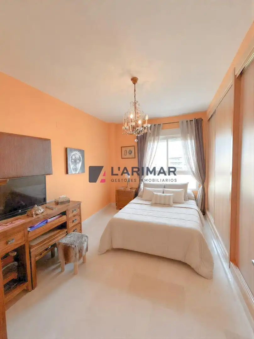 Habitación de Apartamento en venta en Alicante / Alacant con Aire acondicionado, Jardín privado y Terraza