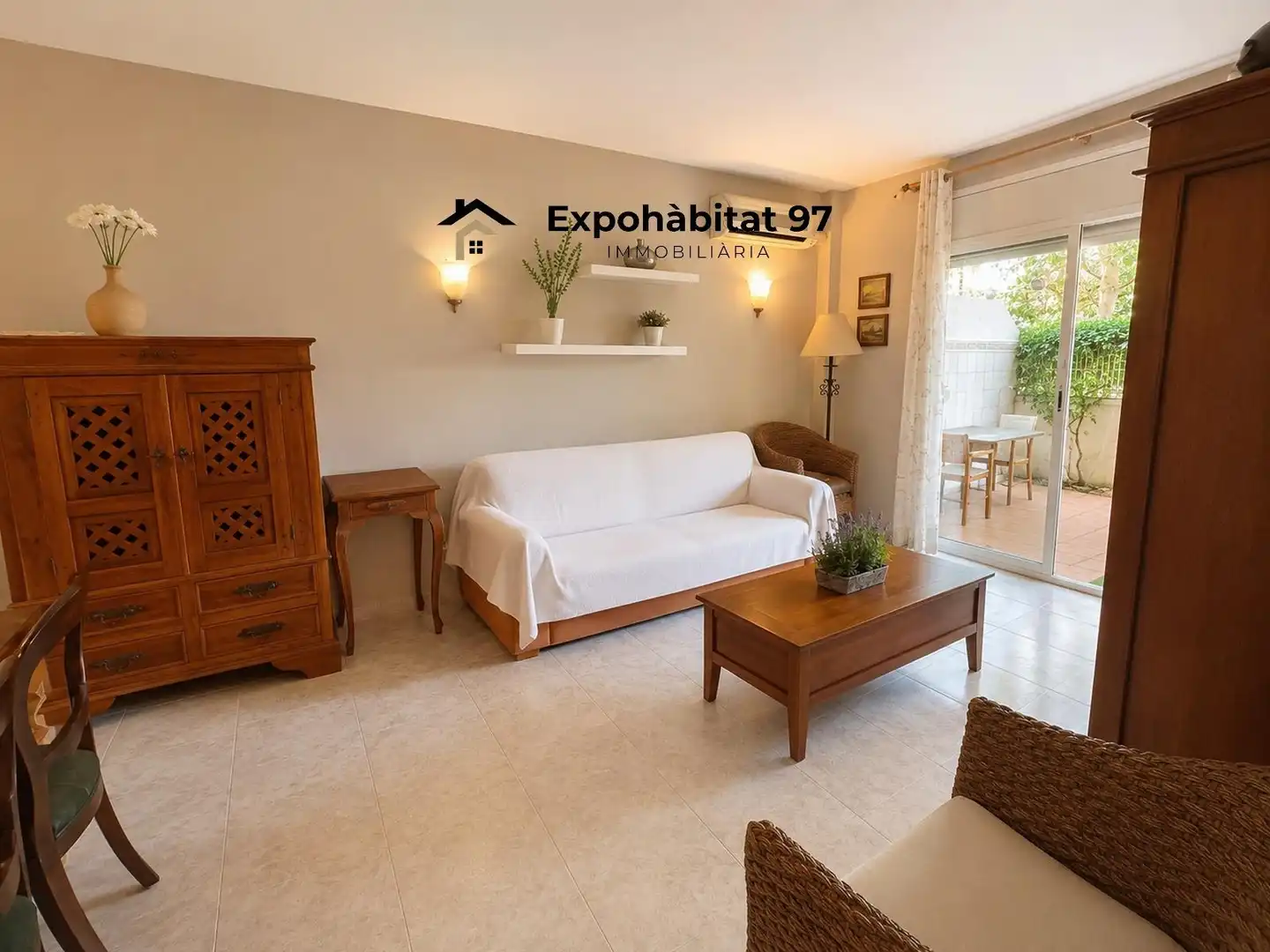 Sala d'estar de Apartament en venda en Salou amb Aire condicionat, Jardí privat i Terrassa
