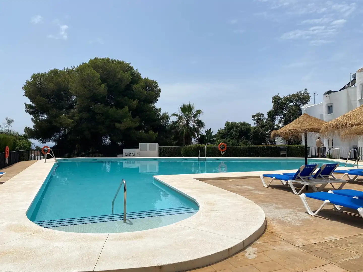 Piscina de Casa adosada en venta en Marbella con Jardín privado, Terraza y Piscina