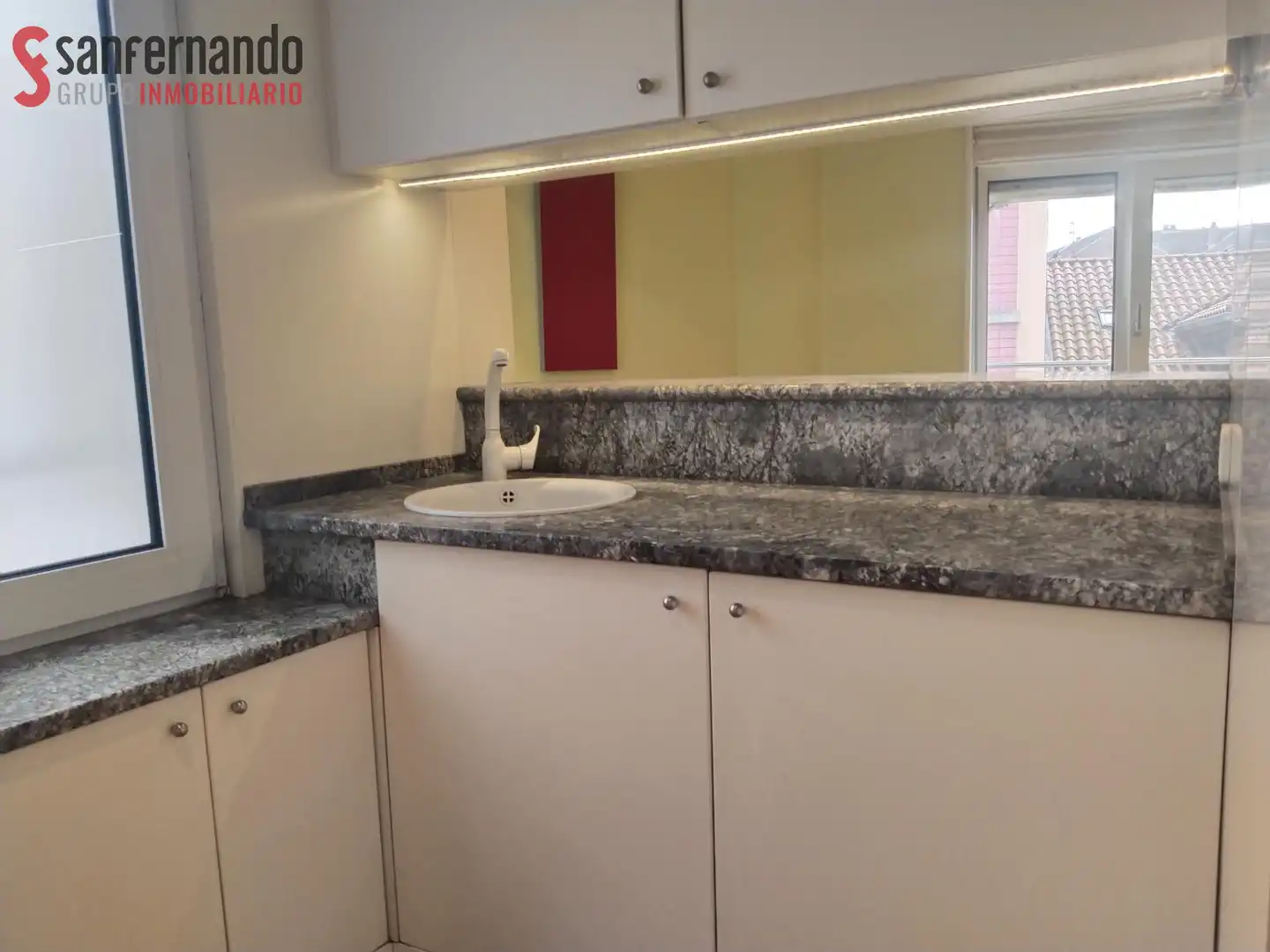 Küche von Büro zur Miete in Torrelavega  mit Klimaanlage und Heizung