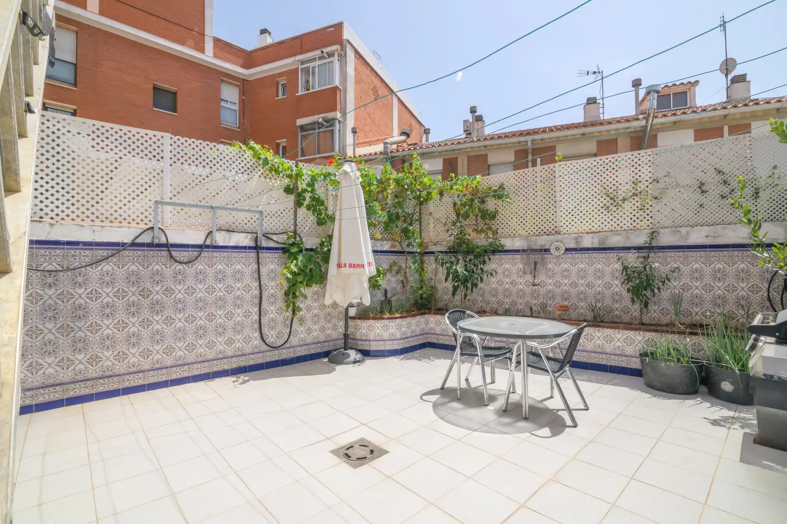 Terrassa de Casa adosada en venda en Sant Boi de Llobregat amb Aire condicionat i Terrassa