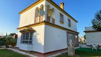 Vista exterior de Casa o xalet en venda en Chiclana de la Frontera amb Jardí privat i Terrassa