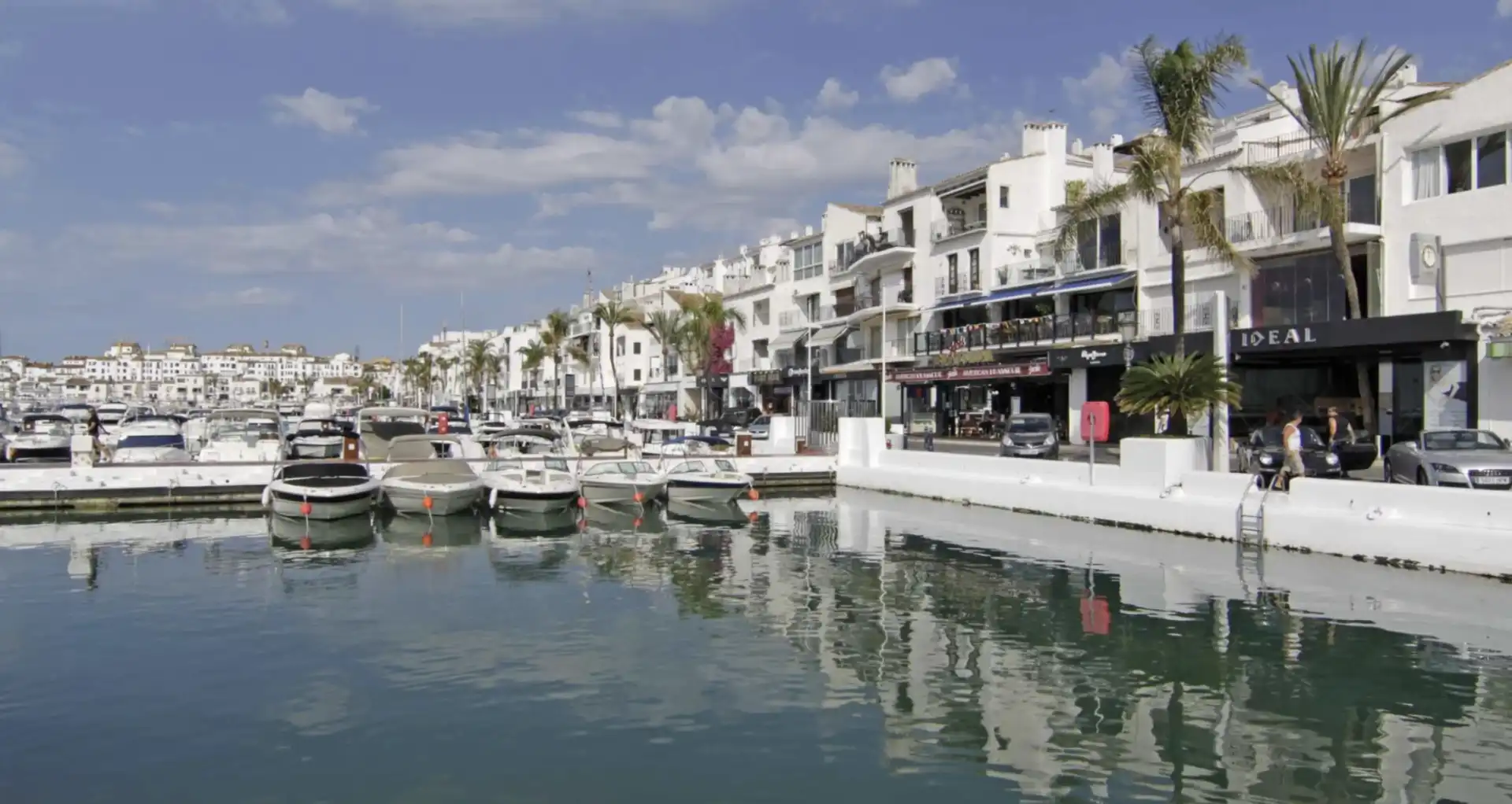Vista exterior de Apartamento en venta en Marbella con Aire acondicionado, Piscina y Amueblado