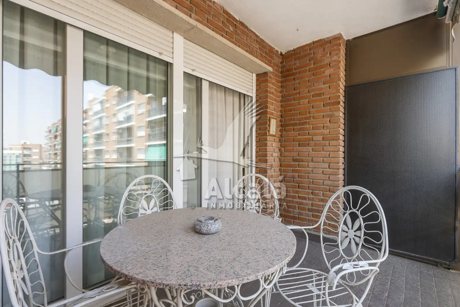 Terraza de Piso en venta en Alcalá de Henares con Calefacción, Jardín privado y Parquet
