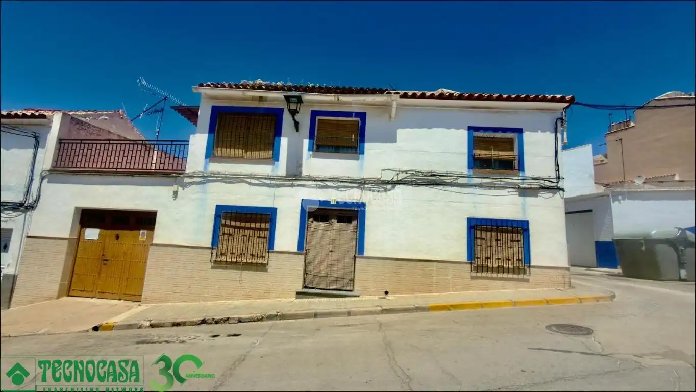 Vista exterior de Casa o xalet en venda en Campo de Criptana amb Calefacció