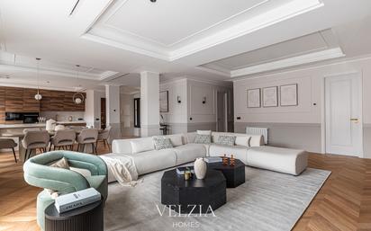 Living room of Flat for sale in  Madrid Capital  with Air Conditioner, Heating and Terrace