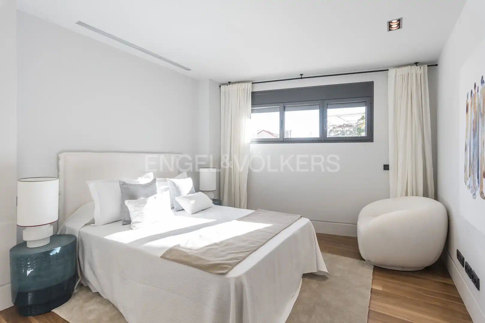 Dormitori de Apartament de lloguer en Madrid amb Aire condicionat, Calefacció i Terrassa