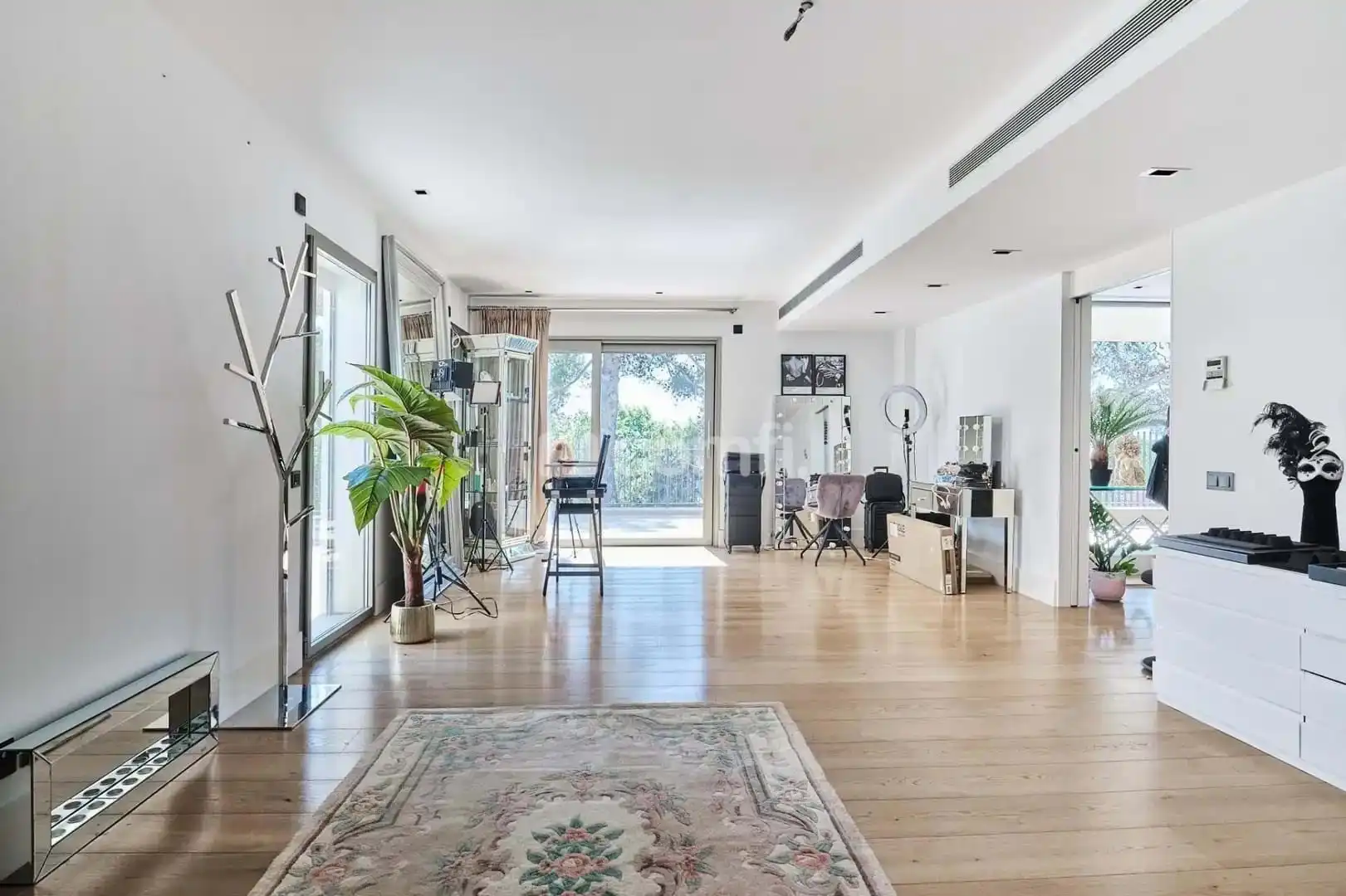 Wohnzimmer von Einfamilien-Reihenhaus zum Verkauf in Barcelona mit Klimaanlage, Heizung und Terrasse