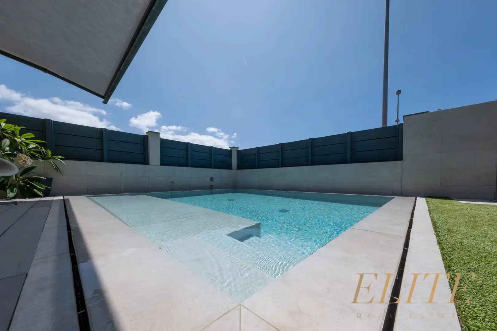 Piscina de Casa adosada en venda en San Bartolomé de Tirajana amb Aire condicionat, Jardí privat i Terrassa