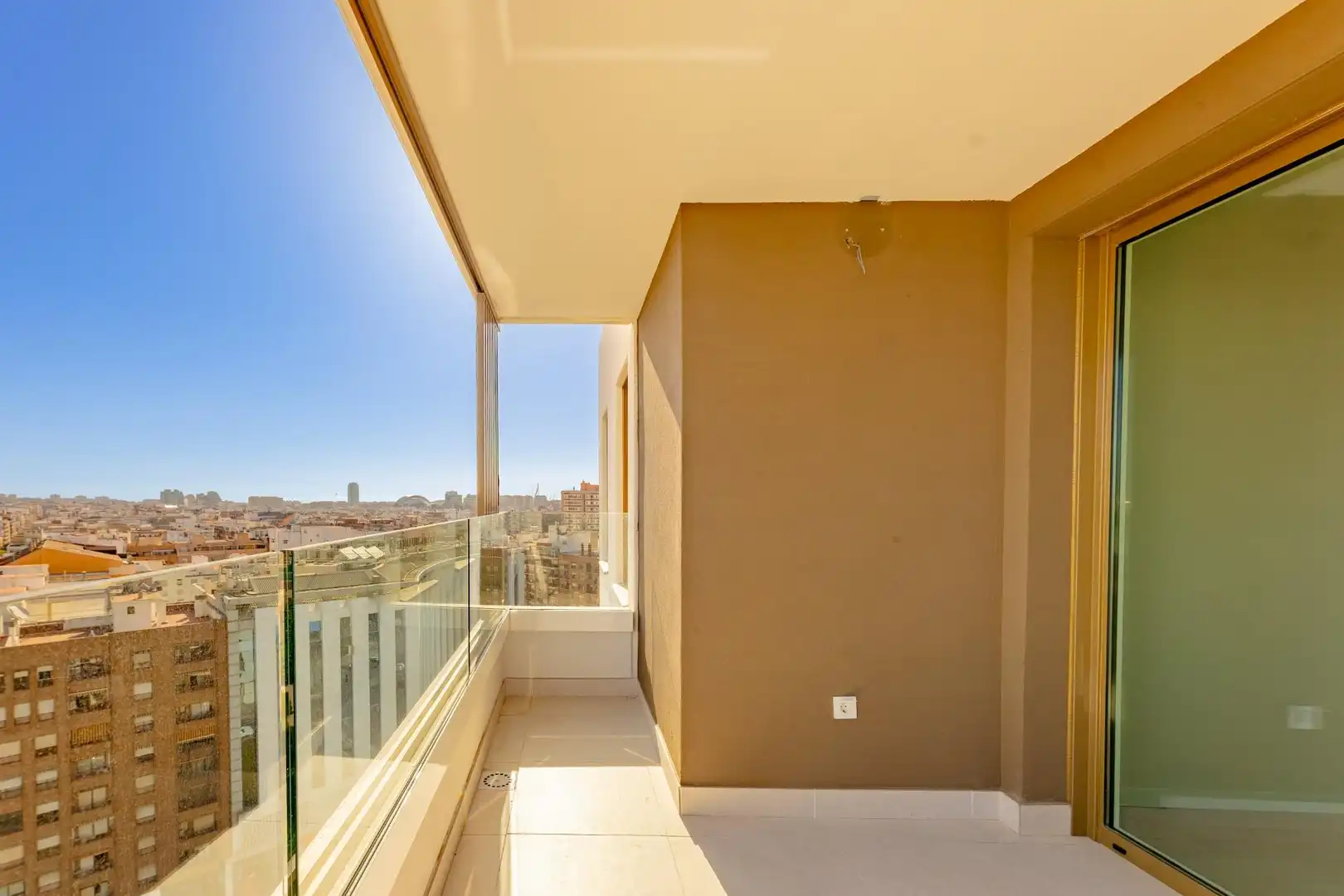 Terrasse von Wohnung zur Miete in Valencia mit Klimaanlage, Heizung und Privatgarten
