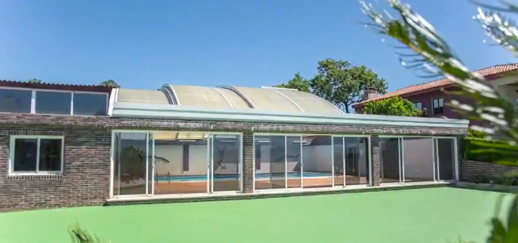 Piscina de Finca rústica en venda en Sanxenxo amb Jardí privat, Parquet i Terrassa