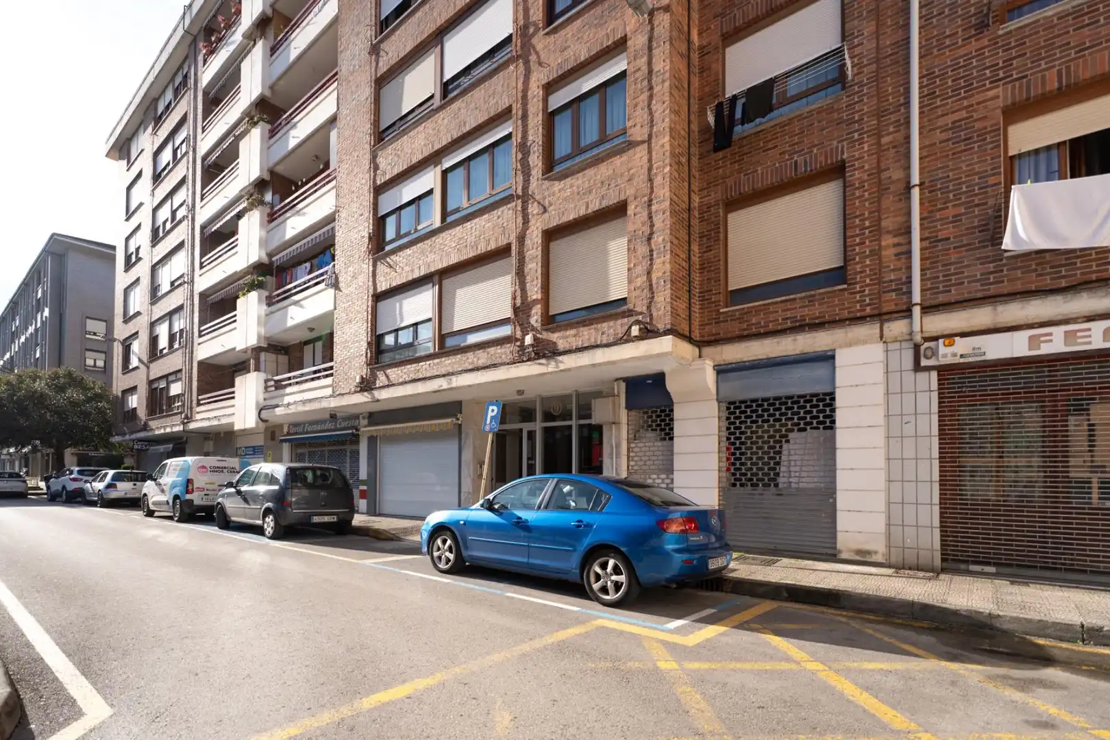 Local comercial en venta en Plaza de los Valles 9