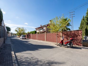 Villa avec balcon à vendre à Calle ABEDUL 44