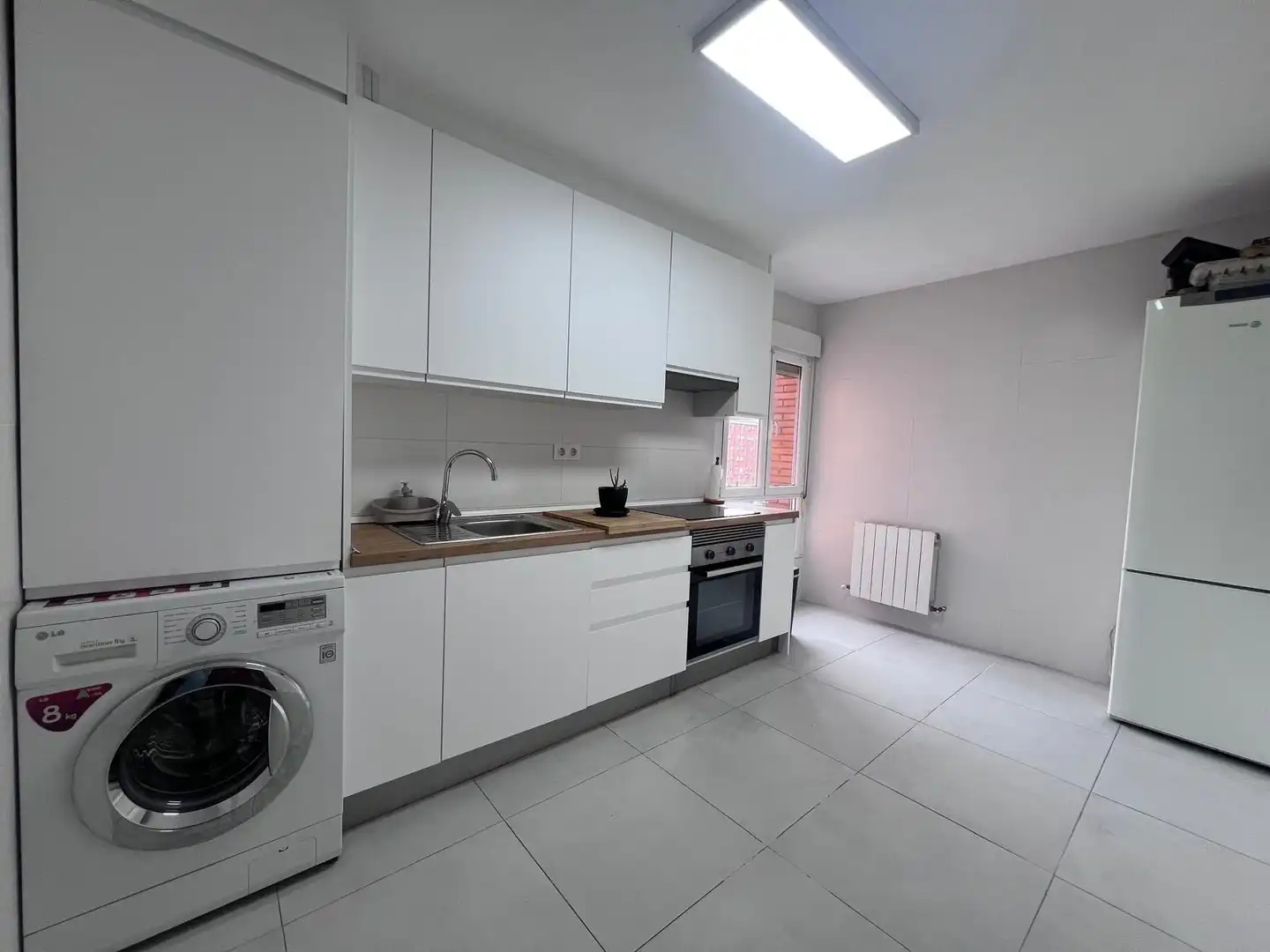 Cuina de Pis en venda en Oviedo  amb Parquet