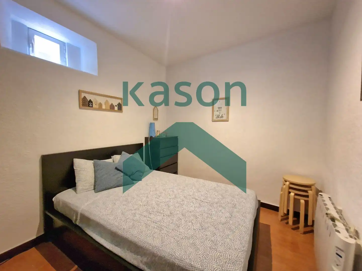 Dormitori de Apartament de lloguer en Madrid amb Calefacció i Moblat