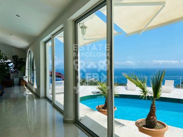 House with balcony for sale in Carrer Capricornio