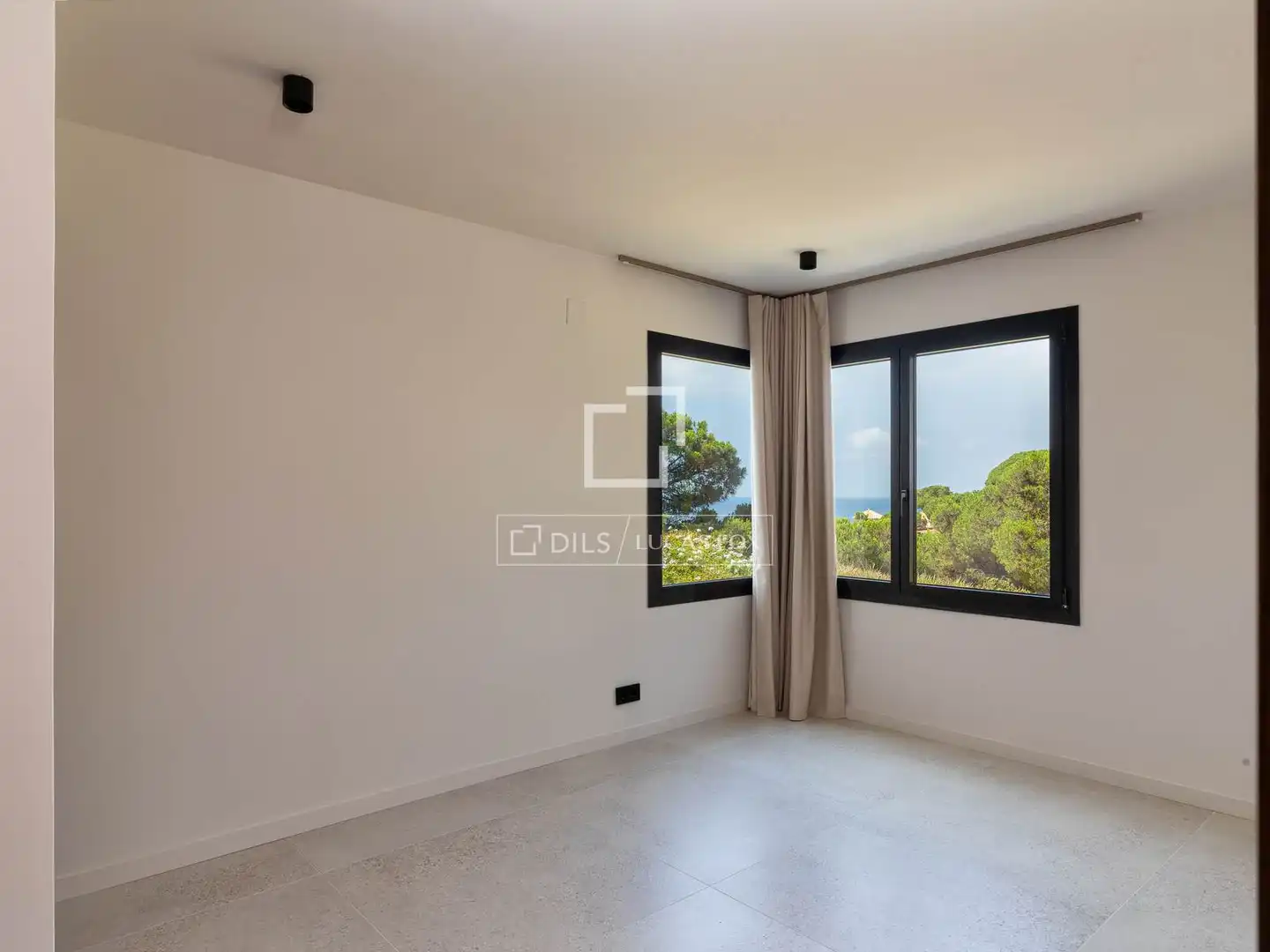 Schlafzimmer von Haus oder Chalet zum Verkauf in Lloret de Mar mit Klimaanlage, Heizung und Privatgarten