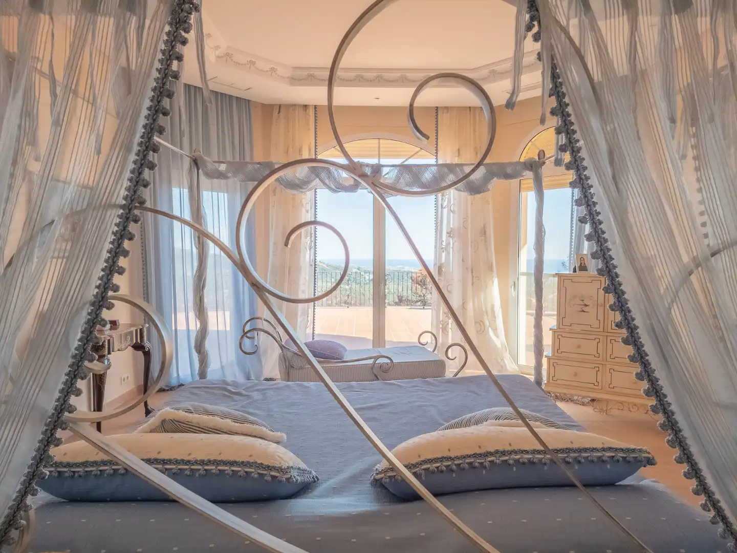 Bedroom of Houses for sale in Estepona  with Air Conditioner, Private garden and Terrace