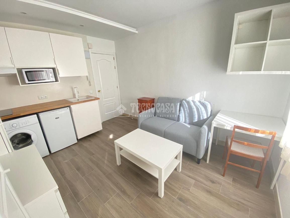 Sala d'estar de Estudi de lloguer en  Madrid Capital amb Aire condicionat i Calefacció