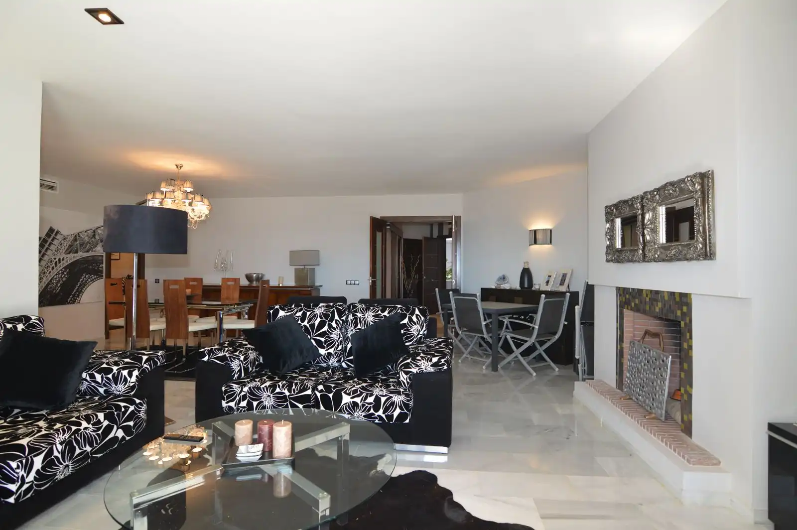 Sala de estar de Piso en venta en Marbella con Aire acondicionado, Terraza y Amueblado