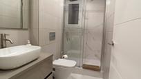 Bathroom of Flat to rent in  Barcelona Capital  with Air Conditioner, Heating and Furnished