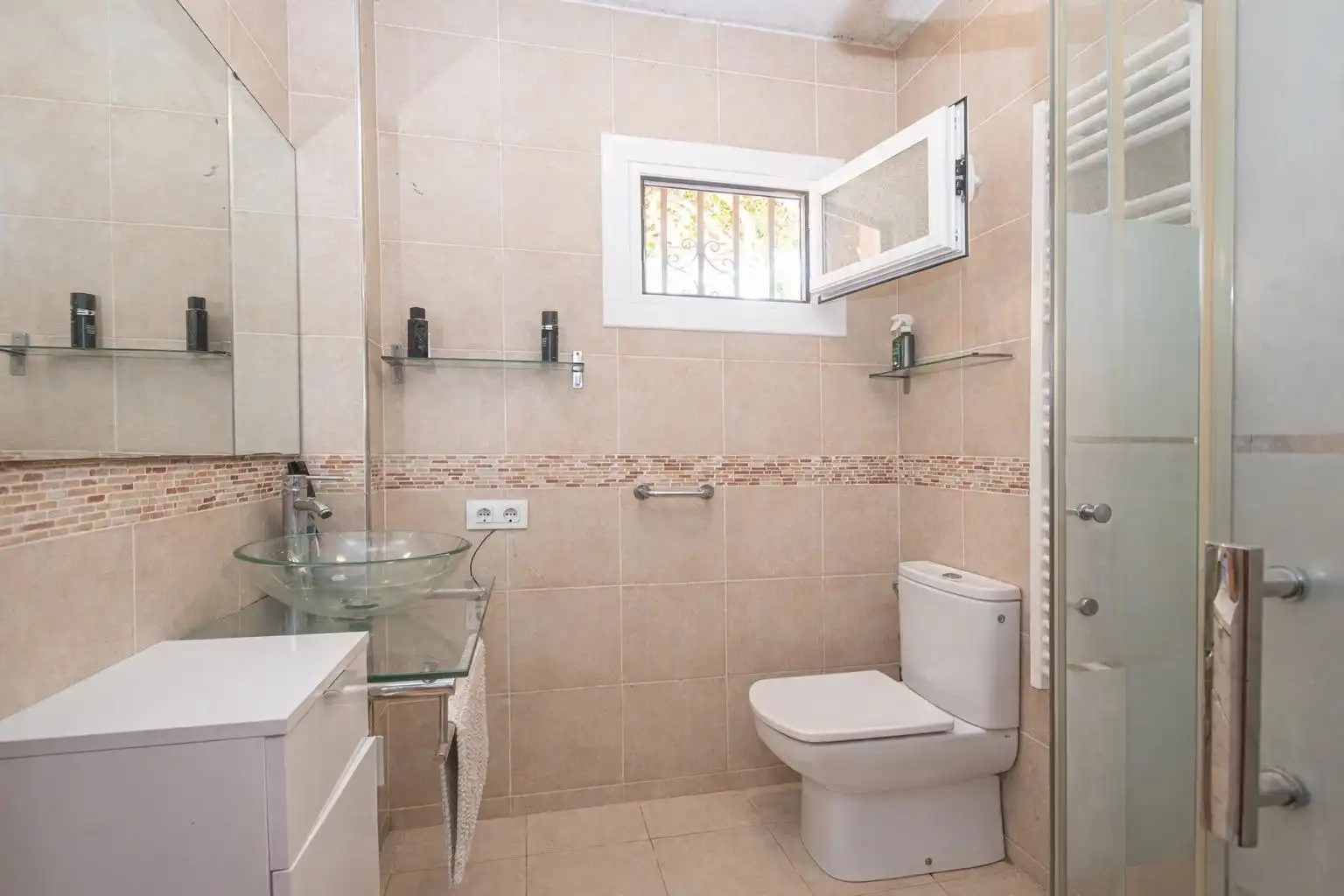 Bathroom of Houses for sale in Calvià  with Air Conditioner, Heating and Private garden