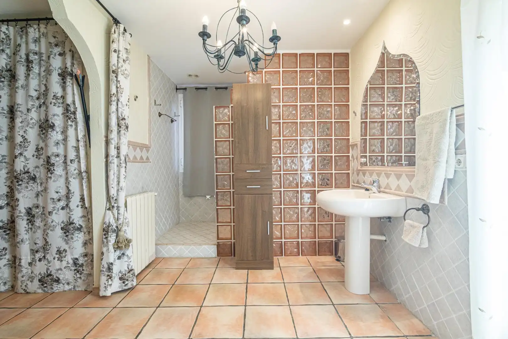 Bathroom of Houses for sale in Elche / Elx  with Air Conditioner, Heating and Private garden