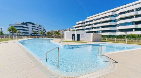 Exclusivo piso moderno con vistas al mar en venta junto a la playa en Torremolinos, Costa del Sol