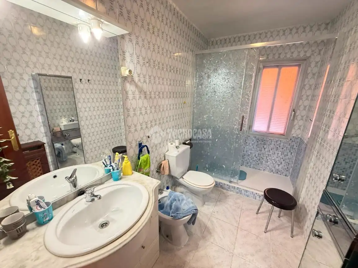 Bathroom of Flat for sale in Alcalá de Henares  with Air Conditioner and Heating