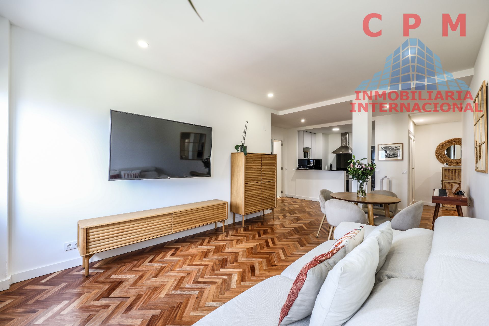 Living room of Flat to rent in  Madrid Capital  with Air Conditioner, Heating and Parquet flooring