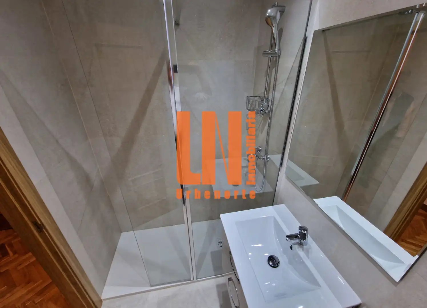 Baño de Piso de alquiler en Pozuelo de Alarcón con Calefacción, Parquet y Terraza