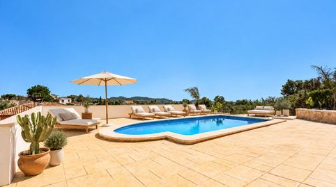 ENCANTADOR CHALET CON PISCINA PRIVADA Y ESTILO DE VIDA MEDITERRÁNEO