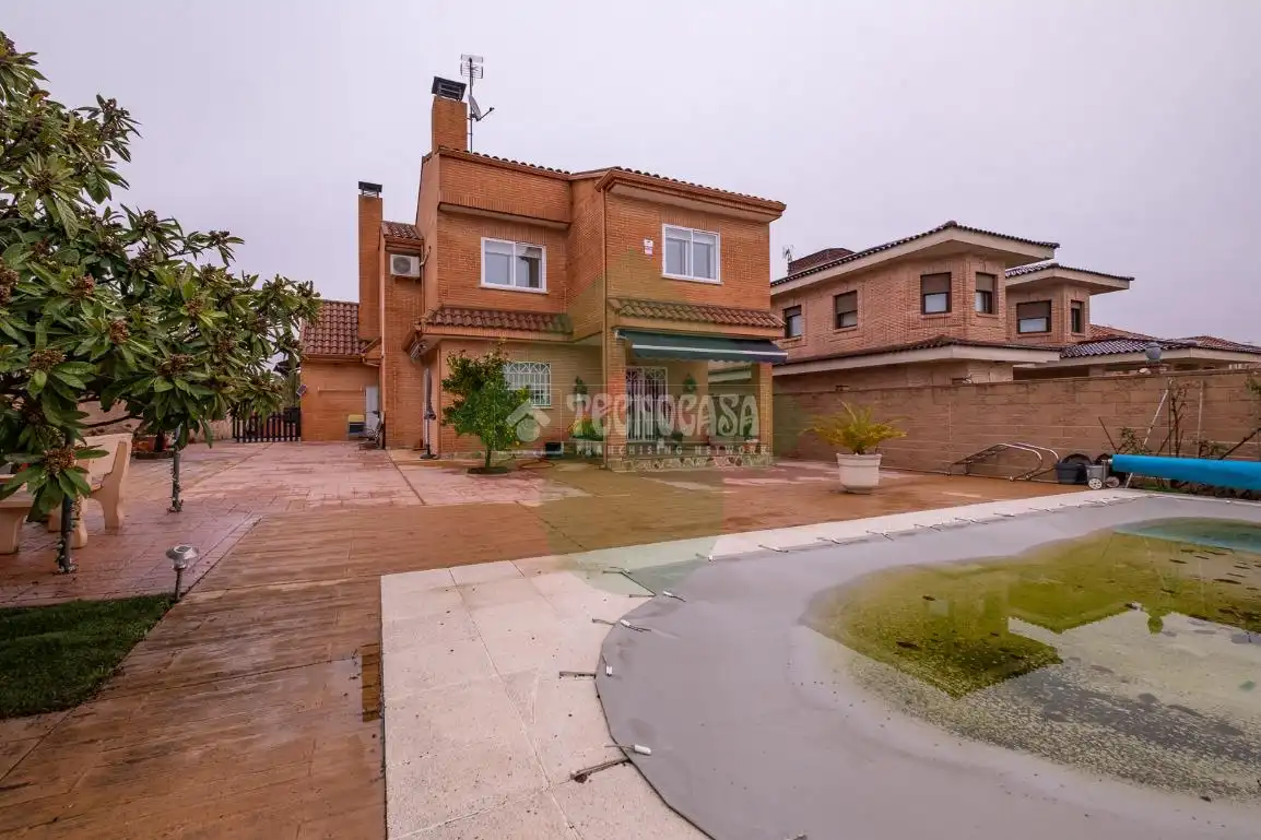 Vista exterior de Casa o chalet en venta en Griñón