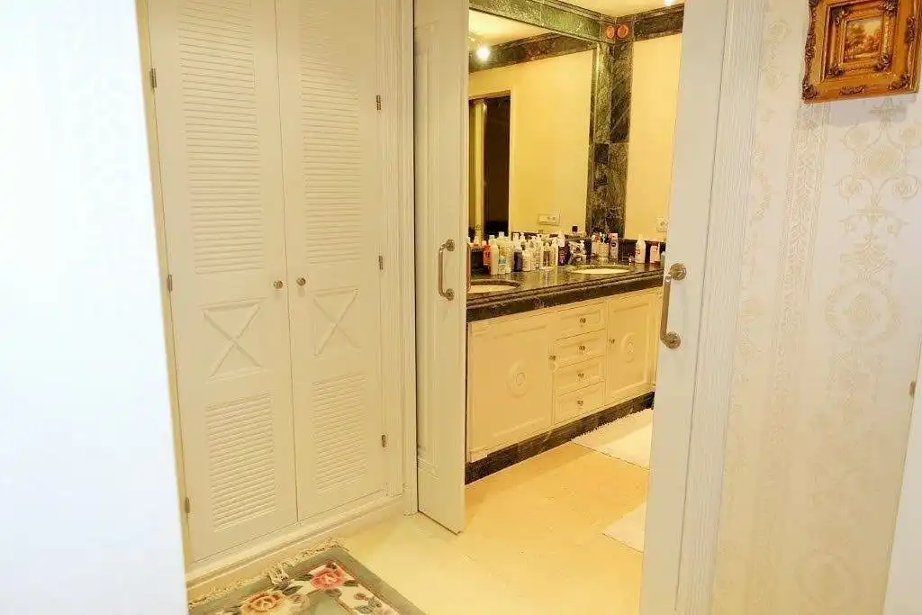 Baño de Planta baja de alquiler en Estepona con Aire acondicionado, Terraza y Piscina