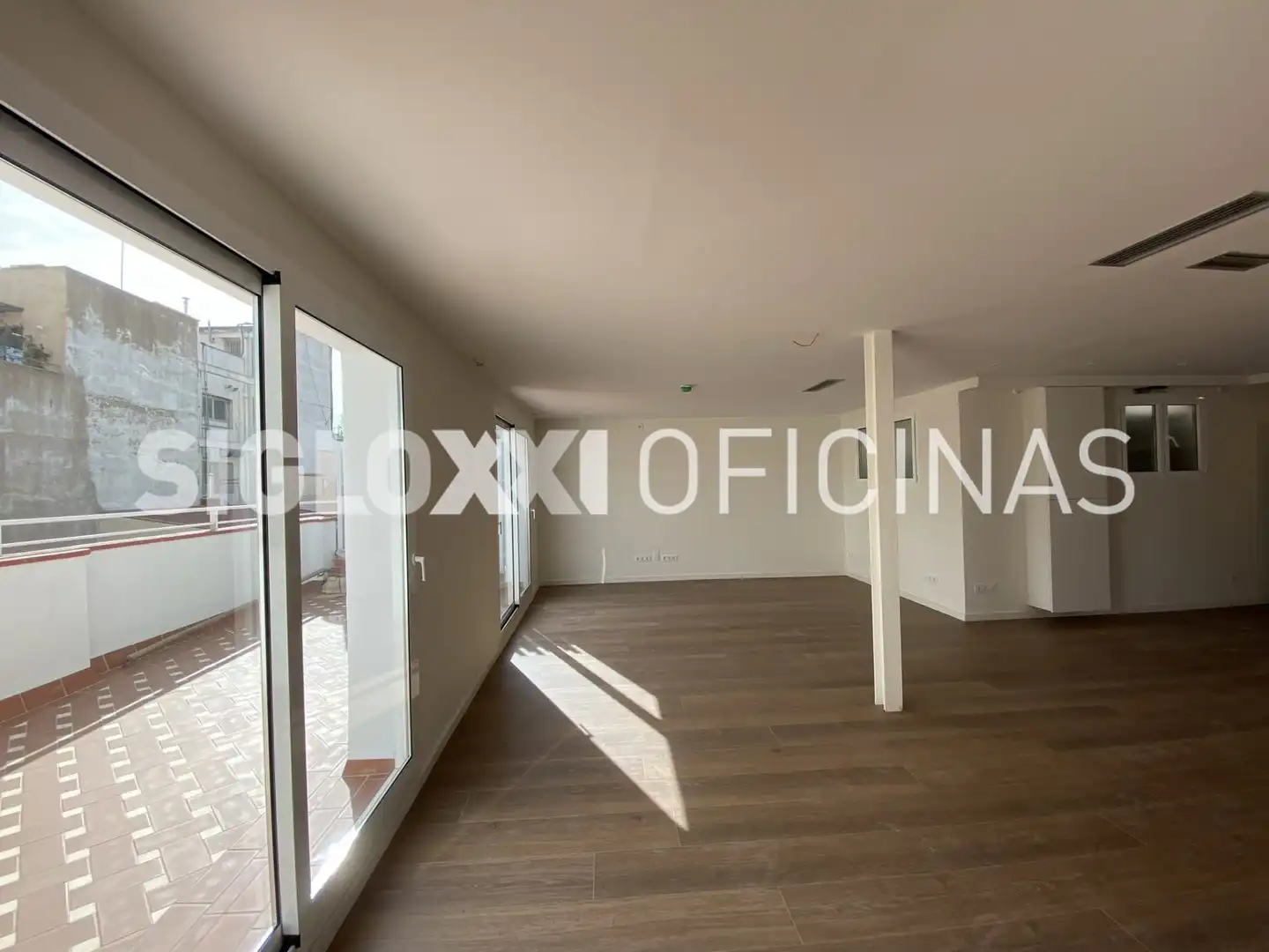 Büro zur Miete in  Barcelona Capital mit Klimaanlage, Heizung und Terrasse