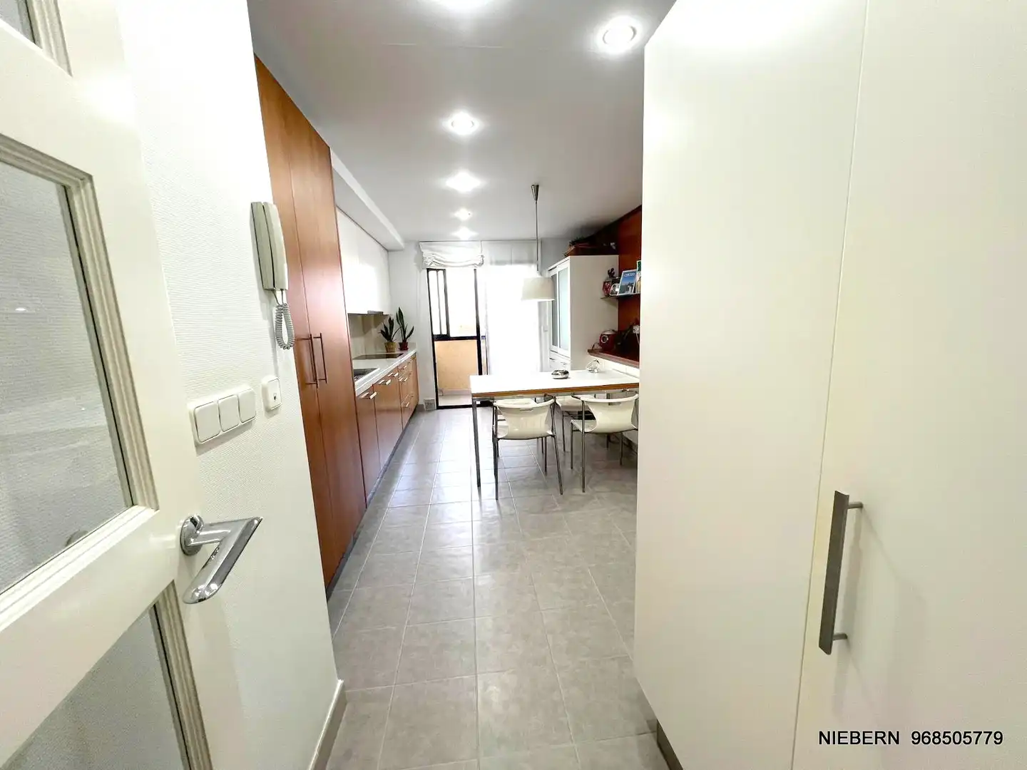 Wohnung zur Miete in Avenida Reina Victoria Eugenia, Alameda