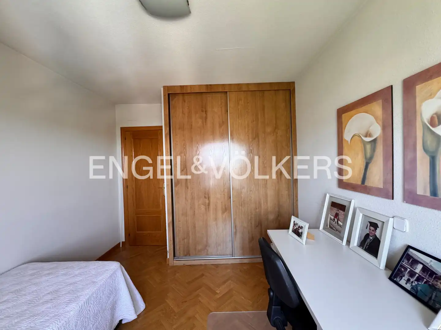 Habitación de Ático de alquiler en Majadahonda con Aire acondicionado, Calefacción y Jardín privado