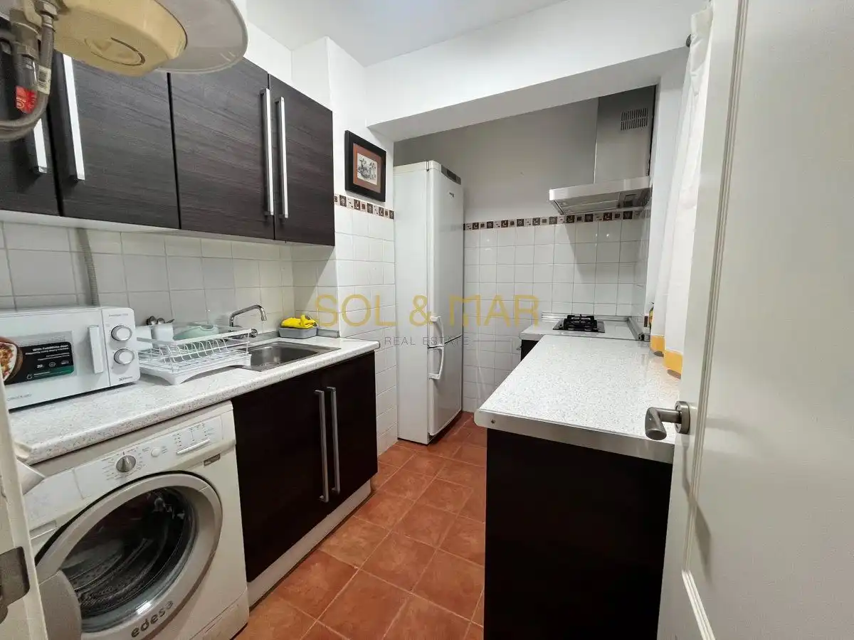 Cuina de Apartament de lloguer en Torremolinos amb Terrassa