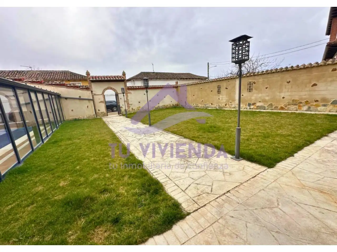 Jardín de Casa o chalet en venta en Bustillo de la Vega con Jardín privado, Piscina y Amueblado