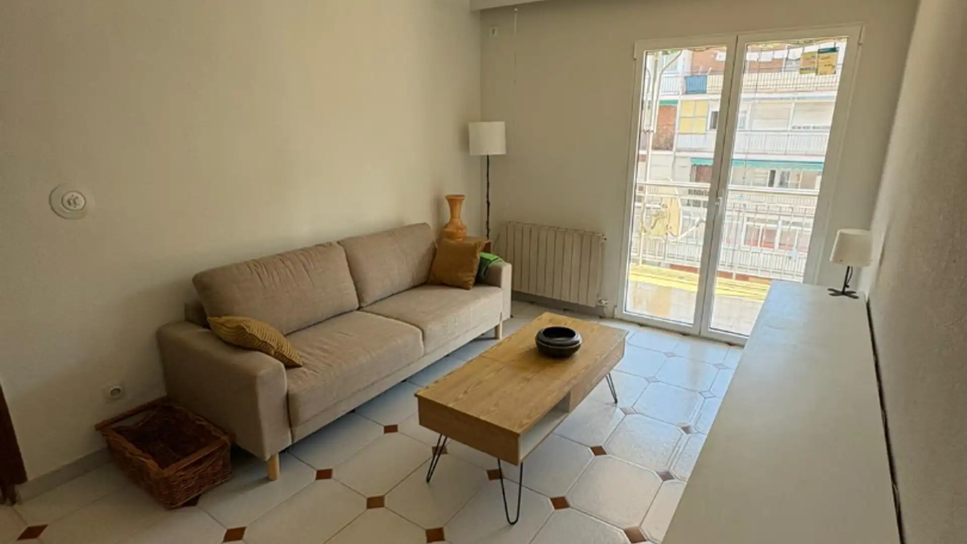 Sala d'estar de Pis de lloguer en  Madrid Capital amb Calefacció, Moblat i Forn