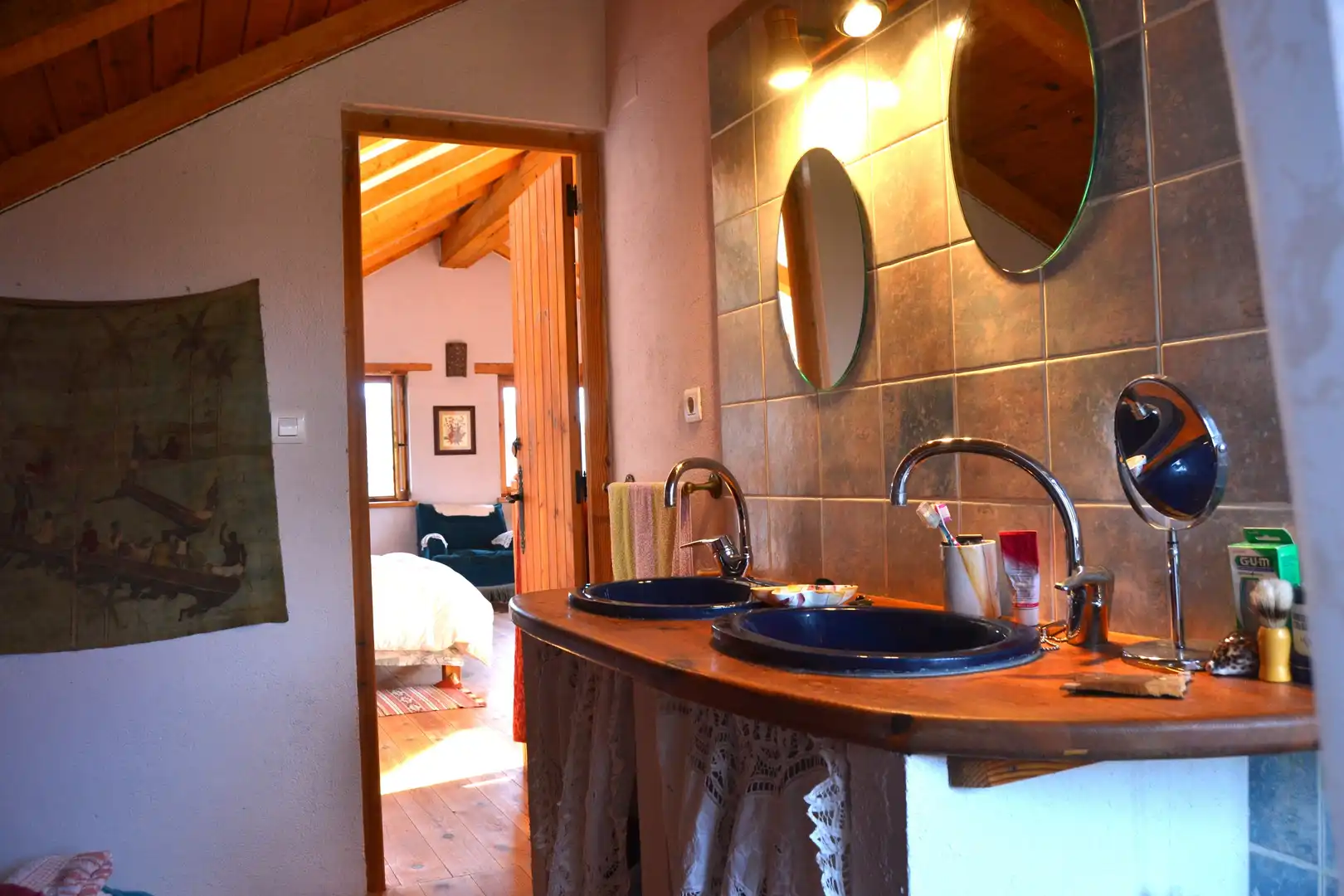 Badezimmer von Haus oder Chalet zum Verkauf in Aisa mit Heizung und Privatgarten