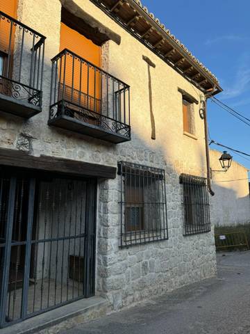 Casa adosada en Venta en Alocén