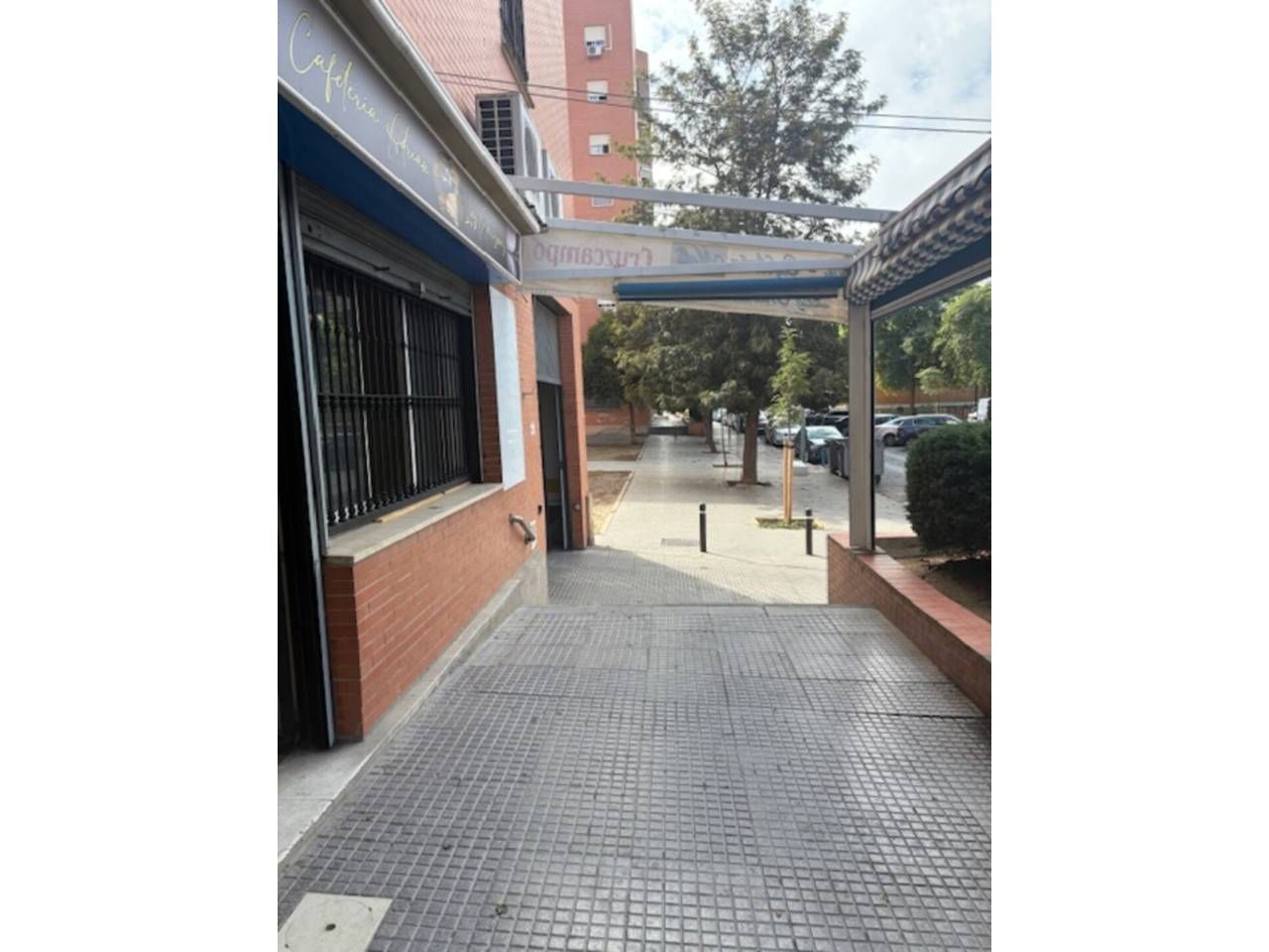 Vista exterior de Local en venda en  Huelva Capital