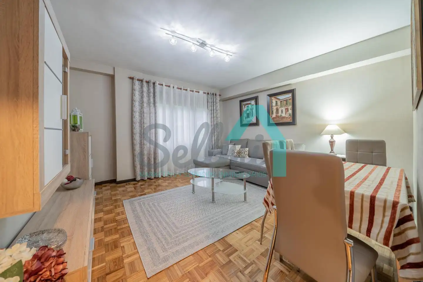 Sala de estar de Planta baja de alquiler en Oviedo  con Calefacción, Parquet y Amueblado
