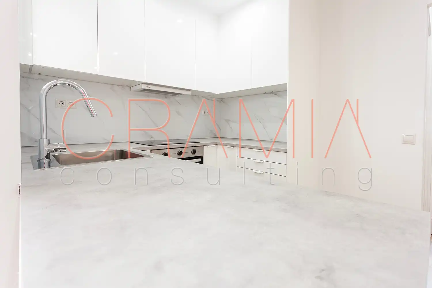 Cocina de Piso en venta en L'Hospitalet de Llobregat con Terraza, Horno y Balcón