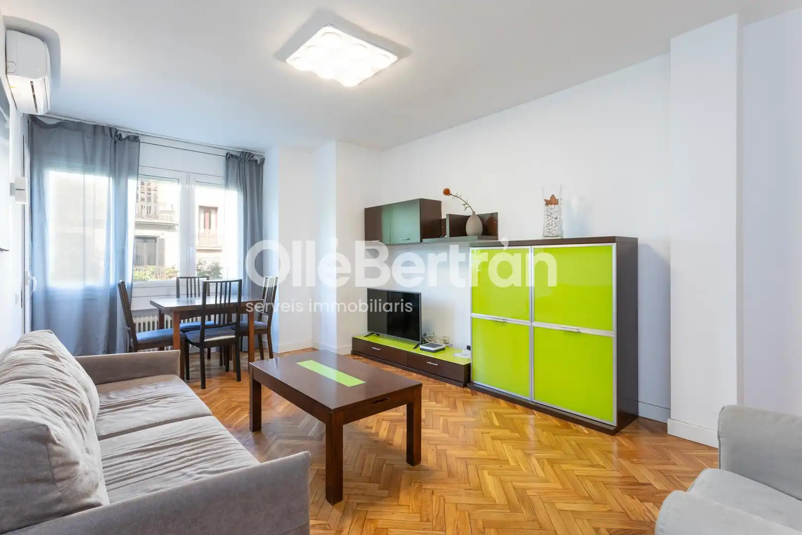 Sala de estar de Piso en venta en Barcelona con Calefacción y Balcón