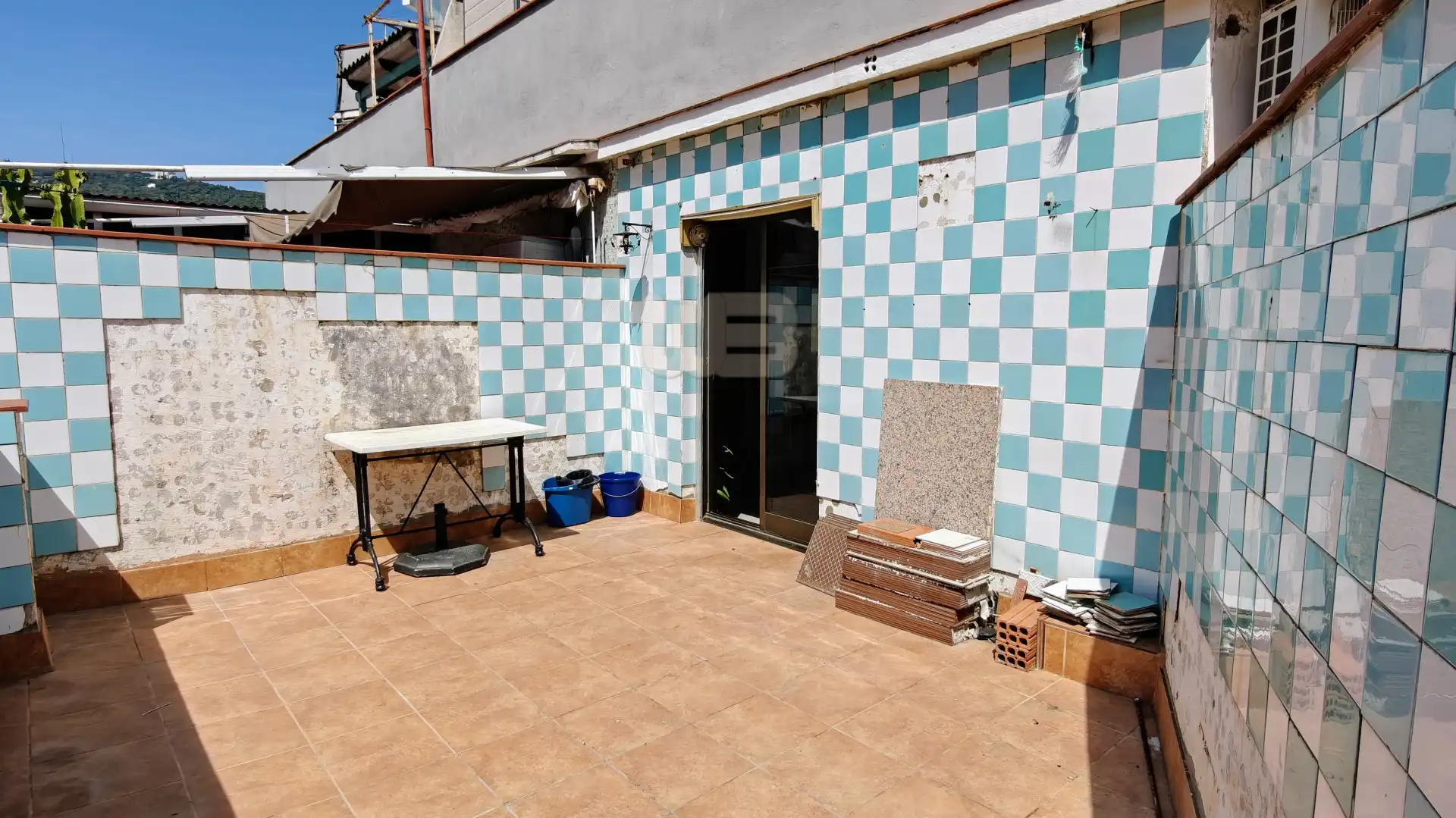 Terrasse von Dachboden zum Verkauf in Barcelona mit Parkett, Terrasse und Ofen