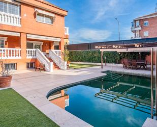 Swimming pool of Single-family semi-detached for sale in  Madrid Capital  with Air Conditioner, Heating and Private garden