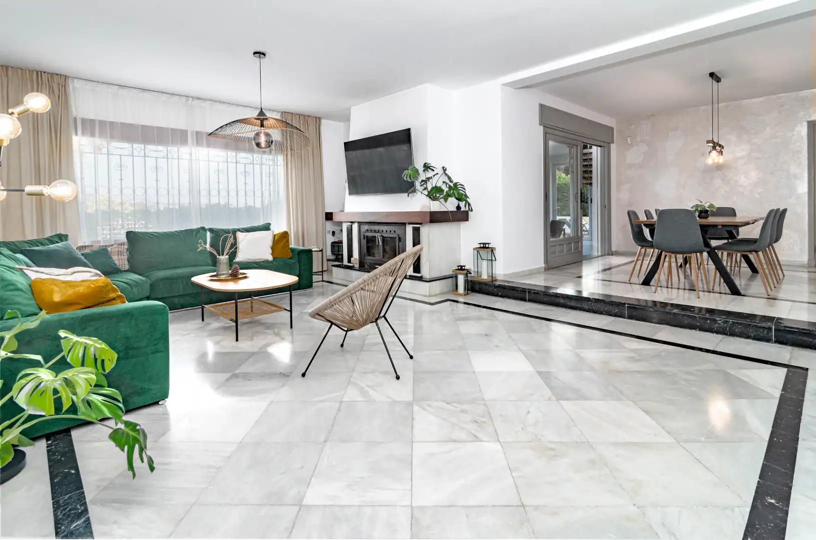 Sala d'estar de Casa o xalet de lloguer en Marbella amb Aire condicionat, Jardí privat i Parquet