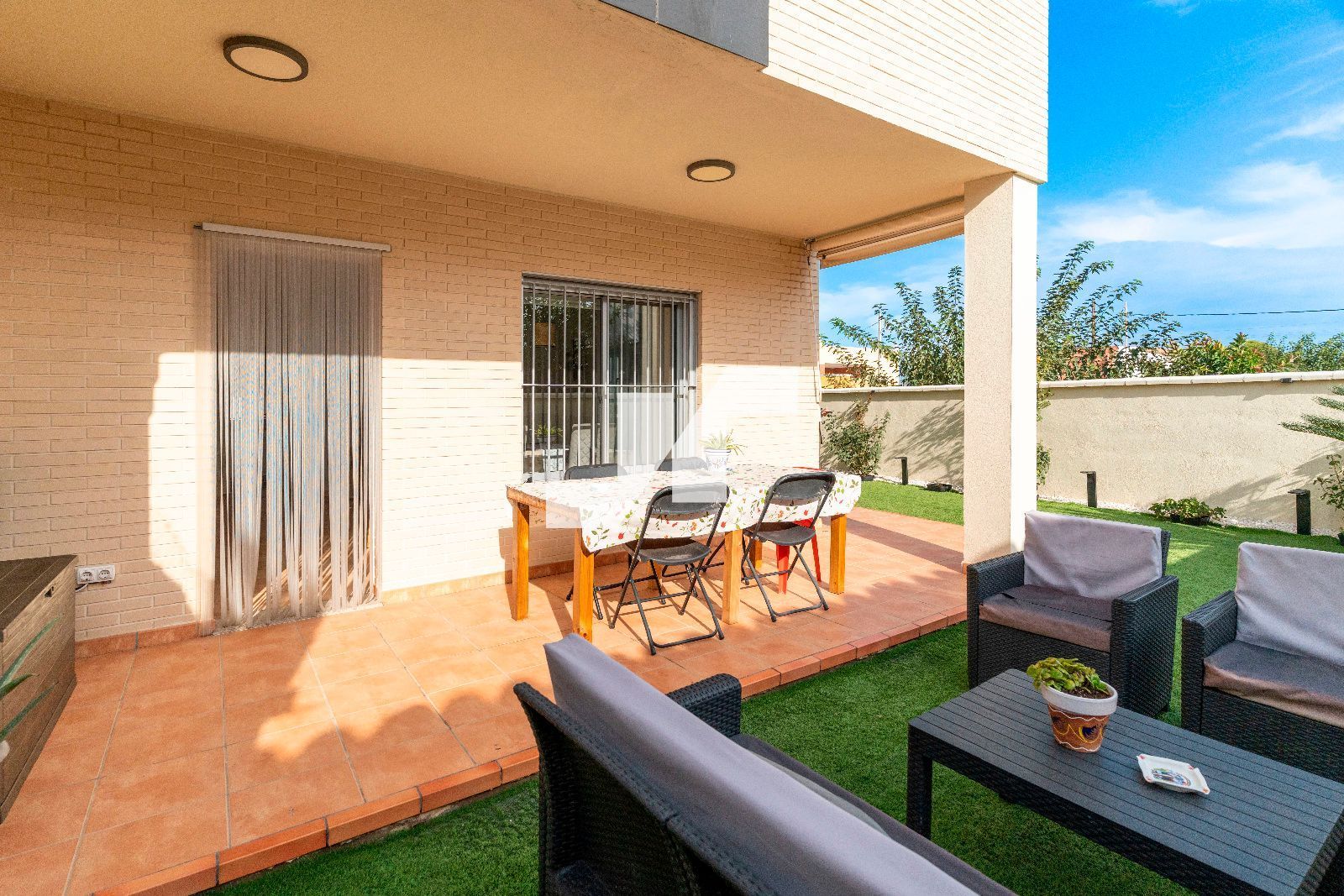 Terrassa de Casa adosada en venda en Almazora / Almassora amb Aire condicionat, Jardí privat i Terrassa